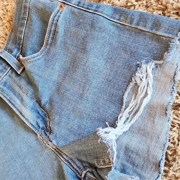 Levis's lightweight distressed jean shorts womans size 25 - Picture 11 of 11